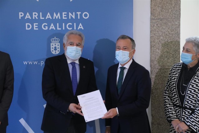 O CES entrega ao Parlamento unha declaración institucional de apoio á Economía Social de Galicia